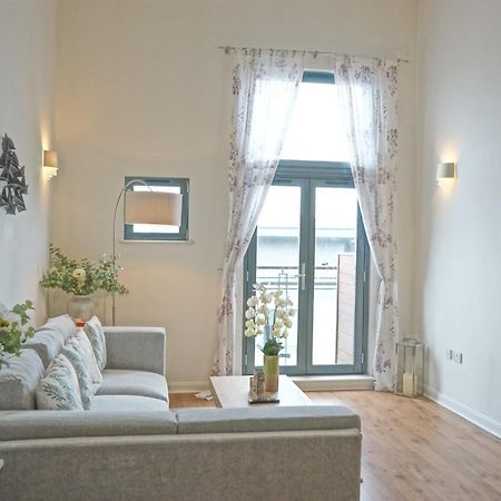 Soak Up The Light At A Soothing, Stylish Apartment In Swansea Marina Exterior photo