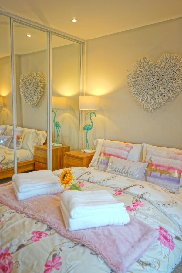 Soak Up The Light At A Soothing, Stylish Apartment In Swansea Marina Exterior photo