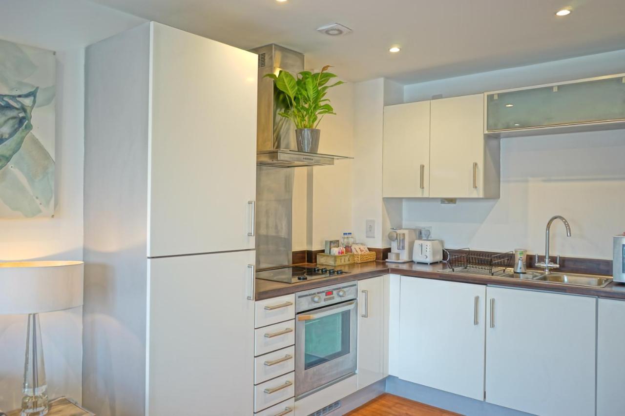 Soak Up The Light At A Soothing, Stylish Apartment In Swansea Marina Exterior photo