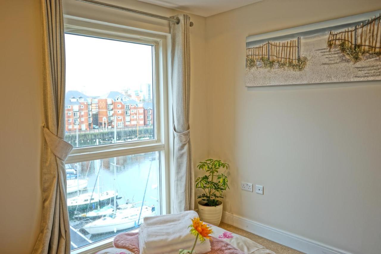 Soak Up The Light At A Soothing, Stylish Apartment In Swansea Marina Exterior photo