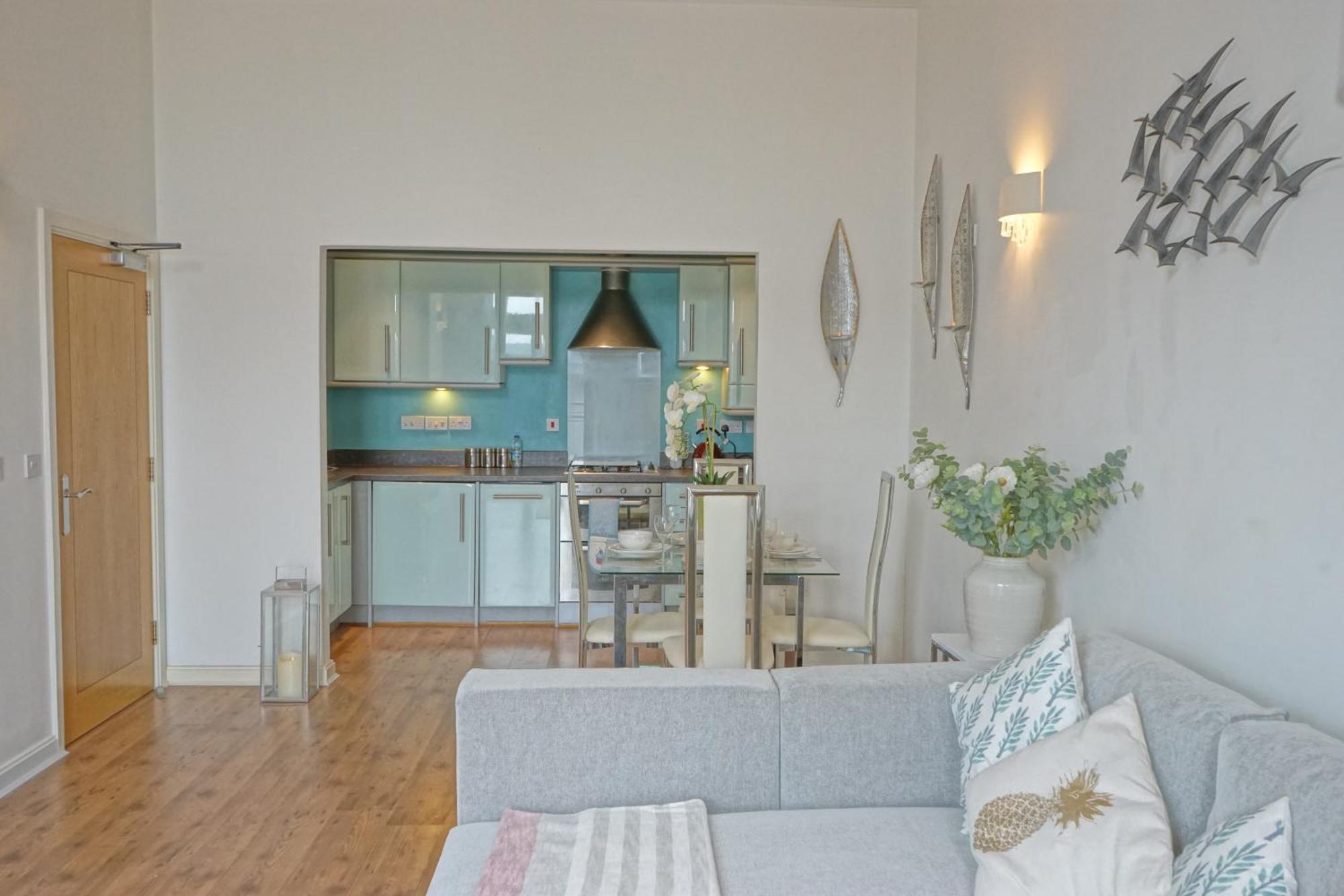 Soak Up The Light At A Soothing, Stylish Apartment In Swansea Marina Exterior photo